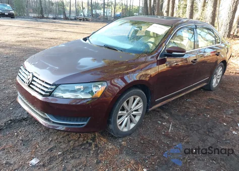 2013 Volkswagen Passat 2.5L Sel z USA, uszkodzony, nr VIN 1VWCP7A39DC053873